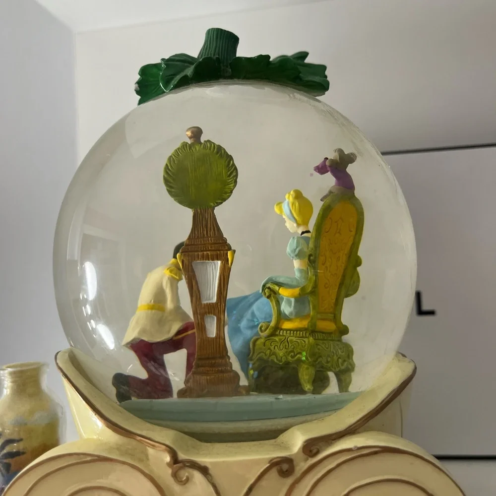 vintage disney cinderella snow globe - Picture 3 of 4